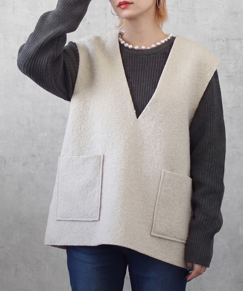 SELECT LEVERY(セレクトリベリー)の「2WAYリバーシブルVネックボアベスト(ベスト・レディース・ブラック/アイボリー/モカ/ライトベージュ・MEDIUM)」の4枚目の写真