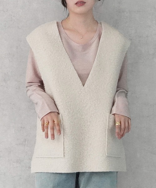 SELECT LEVERY(セレクトリベリー)の「2WAYリバーシブルVネックボアベスト(ベスト・レディース・ブラック/アイボリー/モカ/ライトベージュ・MEDIUM)」の2枚目の写真
