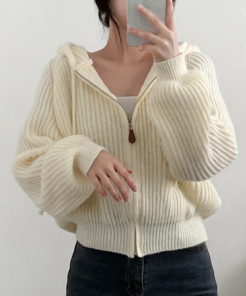Aelina(エリナ)の「フード付きショートカーディガン(ニット/セーター・レディース・パープル/グレー/オフホワイト/グリーン/ピンク/モカ・FREE)」の12枚目の写真