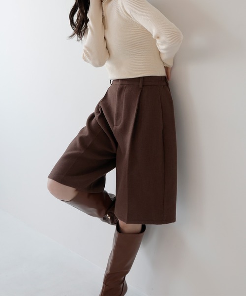 AMUU. PRECIEUSE(アムープレシューズ)の「【SETUP対応】ウールライクタックハーフパンツ(その他パンツ・レディース・チャコールグレー/ブラウン・FREE)」の2枚目の写真