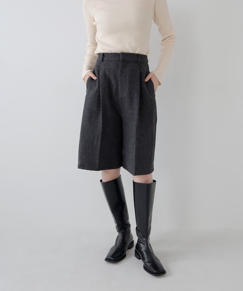 AMUU. PRECIEUSE(アムープレシューズ)の「【SETUP対応】ウールライクタックハーフパンツ(その他パンツ・レディース・チャコールグレー/ブラウン・FREE)」の1枚目の写真