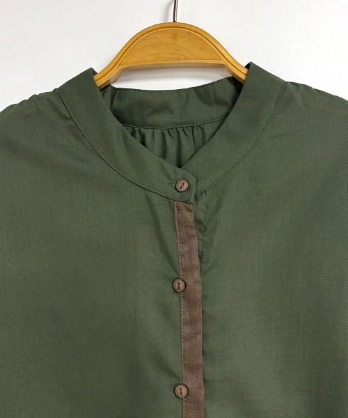 ReRe(リリ)の「配色パイピングバンドカラーロング丈ブラウス(シャツ/ブラウス・レディース・アーミー/ネイビー・MEDIUM/X-LARGE/LARGE)」の11枚目の写真