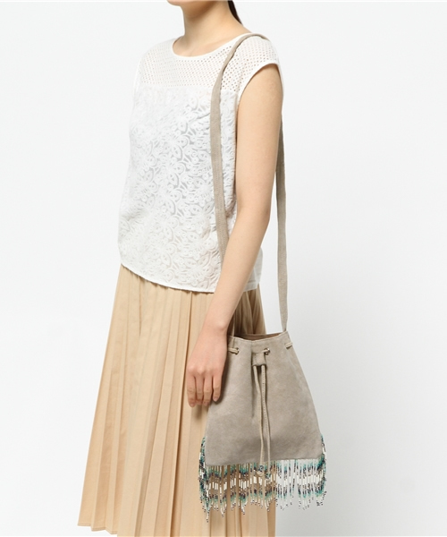 STAR MELA（スターメラ）の「STAR MELAフリンジ巾着ショルダーバッグ/702-SML-2179324（ショルダーバッグ・レディース・グレー・FREE）」の2枚目の写真