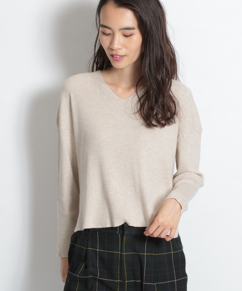 niko and...(ニコアンド)の「VISナイロンリブVネックプルオーバー(ニット/セーター・レディース・ブラック/ベージュ/レッド/チャコール・MEDIUM/LARGE)」の3枚目の写真