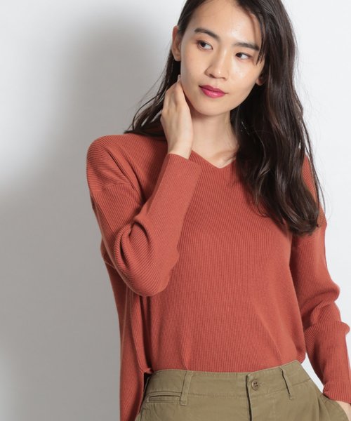 niko and...(ニコアンド)の「VISナイロンリブVネックプルオーバー(ニット/セーター・レディース・ブラック/ベージュ/レッド/チャコール・MEDIUM/LARGE)」の4枚目の写真