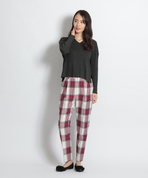 niko and...(ニコアンド)の「VISナイロンリブVネックプルオーバー(ニット/セーター・レディース・ブラック/ベージュ/レッド/チャコール・MEDIUM/LARGE)」の6枚目の写真