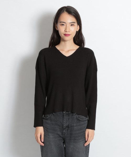 niko and...(ニコアンド)の「VISナイロンリブVネックプルオーバー(ニット/セーター・レディース・ブラック/ベージュ/レッド/チャコール・MEDIUM/LARGE)」の9枚目の写真