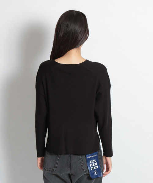 niko and...(ニコアンド)の「VISナイロンリブVネックプルオーバー(ニット/セーター・レディース・ブラック/ベージュ/レッド/チャコール・MEDIUM/LARGE)」の11枚目の写真