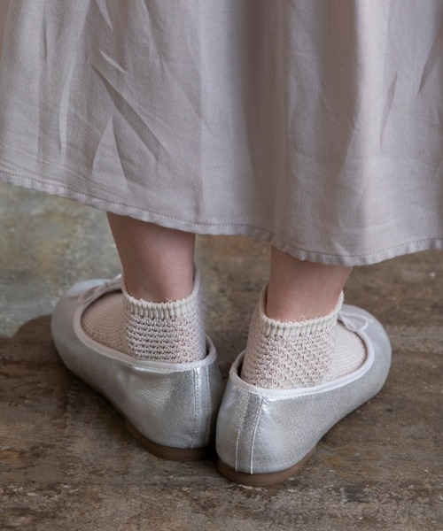 menue（メヌエ）の「freely(フリーリー) 幅広4E ラウンドトゥ リボン バレエシューズ（バレエシューズ・レディース・ブラック/レッド/ブラック系その他/レオパード/グレイッシュベージュ/シルバー/アイボリー/パイソン/ブラック系その他2/パープル/シルバー系その他・22.5cm/23.5cm/24.5cm/25.5cm/26.5cm/23.0cm/24.0cm/25.0cm/26.0cm/22.0cm）」の13枚目の写真