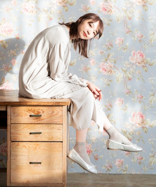 menue（メヌエ）の「freely(フリーリー) 幅広4E ラウンドトゥ リボン バレエシューズ（バレエシューズ・レディース・ブラック/レッド/ブラック系その他/レオパード/グレイッシュベージュ/シルバー/アイボリー/パイソン/ブラック系その他2/パープル/シルバー系その他・22.5cm/23.5cm/24.5cm/25.5cm/26.5cm/23.0cm/24.0cm/25.0cm/26.0cm/22.0cm）」の14枚目の写真