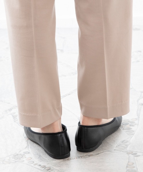 menue（メヌエ）の「freely(フリーリー) 幅広4E ラウンドトゥ リボン バレエシューズ（バレエシューズ・レディース・ブラック/レッド/ブラック系その他/レオパード/グレイッシュベージュ/シルバー/アイボリー/パイソン/ブラック系その他2/パープル/シルバー系その他・22.5cm/23.5cm/24.5cm/25.5cm/26.5cm/23.0cm/24.0cm/25.0cm/26.0cm/22.0cm）」の18枚目の写真