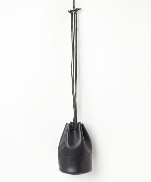 Niell（ニール）の「フェイクレザー ドローストリング 巾着 ポーチ（ハンドバッグ・メンズ・ブラック・FREE）」の3枚目の写真