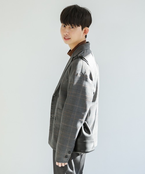 Niell（ニール）の「フェイクレザー ドローストリング 巾着 ポーチ（ハンドバッグ・メンズ・ブラック・FREE）」の8枚目の写真