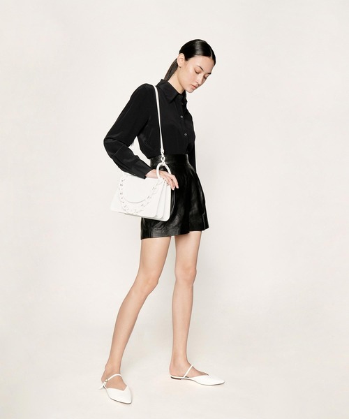 CHARLES & KEITH(チャールズ & キース)の「チャンキーチェーンリンクショルダーバッグ / Chunky Chain Link Shoulder Bag(ハンドバッグ・レディース・ホワイト/ブラック/ダークブラウン・M)」の8枚目の写真