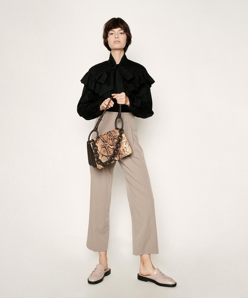 CHARLES & KEITH(チャールズ & キース)の「チャンキーチェーンリンクショルダーバッグ / Chunky Chain Link Shoulder Bag(ハンドバッグ・レディース・ホワイト/ブラック/ダークブラウン・M)」の18枚目の写真