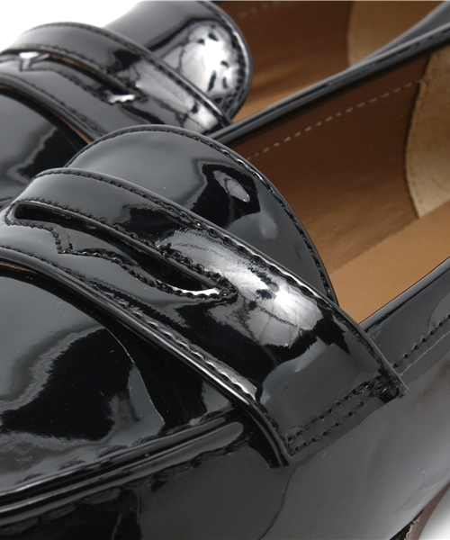 MELROSE claire（メルローズ クレール）の「【雑誌LEE11月号掲載】エナメルローファー（パンプス・レディース・ブラック/ネイビー・SMALL/MEDIUM/LARGE）」の3枚目の写真