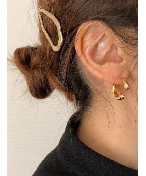mou(モウ)の「キャッチ変形Cカーブピアス(ピアス(両耳用)・レディース・シルバー/ゴールド・FREE)」の3枚目の写真