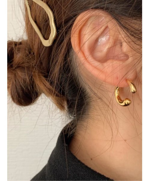 mou(モウ)の「キャッチ変形Cカーブピアス(ピアス(両耳用)・レディース・シルバー/ゴールド・FREE)」の6枚目の写真
