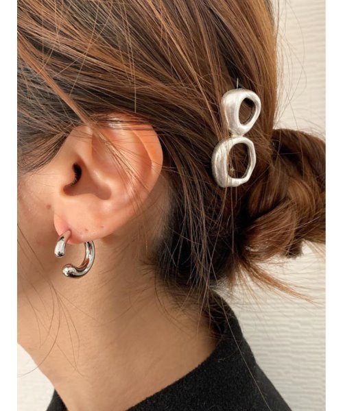 mou(モウ)の「キャッチ変形Cカーブピアス(ピアス(両耳用)・レディース・シルバー/ゴールド・FREE)」の12枚目の写真