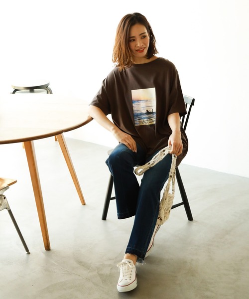 BAYFLOW(ベイフロー)の「フォトプリントBIG TEE(Tシャツ/カットソー・レディース・ベージュ/ブラウン/オフホワイト・FREE)」の5枚目の写真