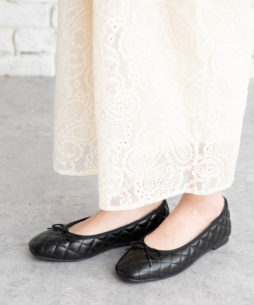 menue（メヌエ）の「【21.0～26.5サイズ展開 / 新色追加】【 ふわカル 】 スクエアトゥ バレエシューズ（バレエシューズ・レディース・アイボリー/ブラック/ライトグリーン/ブラウン系その他2/パープル/レッド系その他/ブロンズ/グレイッシュベージュ/ベージュ系その他/グリーン/アッシュグレー/レオパード/シルバー/アッシュブラウン/ブラウン系その他/キャメル/ブラック系その他/パイソン/その他/ベージュ系その他4/ブラック系その他3/ベージュ系その他2/ブルー/ラベンダー/ブラック系その他2/ベージュ系その他3/ドット/チャコールグレー/ベージュ系その他5/ブラック系その他4/ブラウン系その他4/ホワイト系その他2/ゼブラ/ブラウン系その他3/ブラウン系その他5/ホワイト系その他/ゴールド/グレー系その他/レッド/グレー系その他2/ブラック系その他5/ペールイエロー/その他1/ブラウン系その他6/ピンク/グリーン系その他/その他2/アニマル/イエロー/ブルー系その他/チェック/グレー系その他3/ブラウン系その他7/ライトグレー/オレンジ/ゴールド系その他/ダークグリーン/シルバー系その他2/シルバー系その他/ピンク系1/ブラック系1/ベージュ系1/ブラウン系/オフホワイト/ベージュ系2/ダークブラウン/レッド系その他2/ブラウン/ホワイト系その他3/ブラック系その他7/ブラック系その他6/ライトブルー・25.0cm/23.0cm/26.0cm/24.0cm/24.5cm/23.5cm/21.5cm/22.0cm/26.5cm/25.5cm/22.5cm/21.0cm）」の9枚目の写真