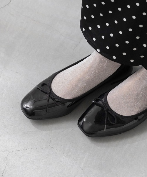 menue（メヌエ）の「【21.0～26.5サイズ展開 / 新色追加】【 ふわカル 】 スクエアトゥ バレエシューズ（バレエシューズ・レディース・アイボリー/ブラック/ライトグリーン/ブラウン系その他2/パープル/レッド系その他/ブロンズ/グレイッシュベージュ/ベージュ系その他/グリーン/アッシュグレー/レオパード/シルバー/アッシュブラウン/ブラウン系その他/キャメル/ブラック系その他/パイソン/その他/ベージュ系その他4/ブラック系その他3/ベージュ系その他2/ブルー/ラベンダー/ブラック系その他2/ベージュ系その他3/ドット/チャコールグレー/ベージュ系その他5/ブラック系その他4/ブラウン系その他4/ホワイト系その他2/ゼブラ/ブラウン系その他3/ブラウン系その他5/ホワイト系その他/ゴールド/グレー系その他/レッド/グレー系その他2/ブラック系その他5/ペールイエロー/その他1/ブラウン系その他6/ピンク/グリーン系その他/その他2/アニマル/イエロー/ブルー系その他/チェック/グレー系その他3/ブラウン系その他7/ライトグレー/オレンジ/ゴールド系その他/ダークグリーン/シルバー系その他2/シルバー系その他/ピンク系1/ブラック系1/ベージュ系1/ブラウン系/オフホワイト/ベージュ系2/ダークブラウン/レッド系その他2/ブラウン/ホワイト系その他3/ブラック系その他7/ブラック系その他6/ライトブルー・25.0cm/23.0cm/26.0cm/24.0cm/24.5cm/23.5cm/21.5cm/22.0cm/26.5cm/25.5cm/22.5cm/21.0cm）」の11枚目の写真