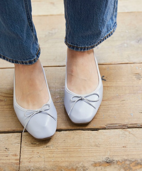 menue（メヌエ）の「【21.0～26.5サイズ展開 / 新色追加】【 ふわカル 】 スクエアトゥ バレエシューズ（バレエシューズ・レディース・アイボリー/ブラック/ライトグリーン/ブラウン系その他2/パープル/レッド系その他/ブロンズ/グレイッシュベージュ/ベージュ系その他/グリーン/アッシュグレー/レオパード/シルバー/アッシュブラウン/ブラウン系その他/キャメル/ブラック系その他/パイソン/その他/ベージュ系その他4/ブラック系その他3/ベージュ系その他2/ブルー/ラベンダー/ブラック系その他2/ベージュ系その他3/ドット/チャコールグレー/ベージュ系その他5/ブラック系その他4/ブラウン系その他4/ホワイト系その他2/ゼブラ/ブラウン系その他3/ブラウン系その他5/ホワイト系その他/ゴールド/グレー系その他/レッド/グレー系その他2/ブラック系その他5/ペールイエロー/その他1/ブラウン系その他6/ピンク/グリーン系その他/その他2/アニマル/イエロー/ブルー系その他/チェック/グレー系その他3/ブラウン系その他7/ライトグレー/オレンジ/ゴールド系その他/ダークグリーン/シルバー系その他2/シルバー系その他/ピンク系1/ブラック系1/ベージュ系1/ブラウン系/オフホワイト/ベージュ系2/ダークブラウン/レッド系その他2/ブラウン/ホワイト系その他3/ブラック系その他7/ブラック系その他6/ライトブルー・25.0cm/23.0cm/26.0cm/24.0cm/24.5cm/23.5cm/21.5cm/22.0cm/26.5cm/25.5cm/22.5cm/21.0cm）」の19枚目の写真