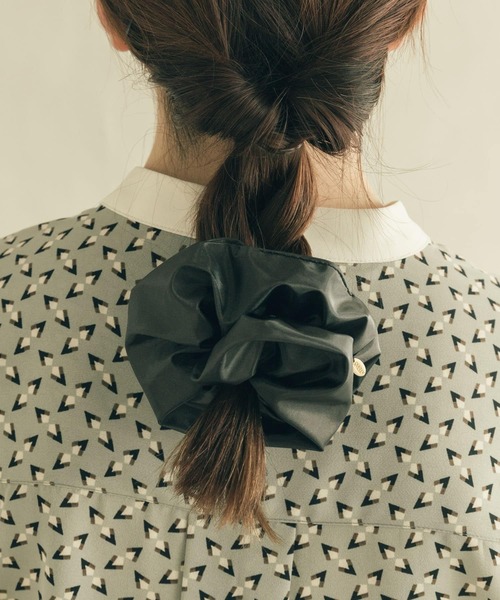 SMELLY（スメリー）の「メタリックシュシュ（シュシュ・レディース・ブラック/ライトブラウン・-）」の3枚目の写真