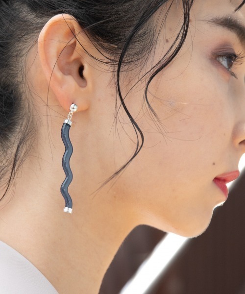 HARE（ハレ）の「クリアウェーブピアス(HARE)（ピアス（両耳用）・レディース・シルバー/ゴールド/ブルー/ブラック・FREE）」の2枚目の写真