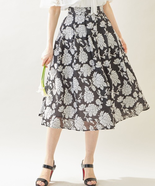 tocco closet(トッコ クローゼット)の「オーガンジージャガードタックフレアスカート≪tocco closet luxe≫(スカート・レディース・オフホワイト/ブラック/ネイビー・M)」の3枚目の写真