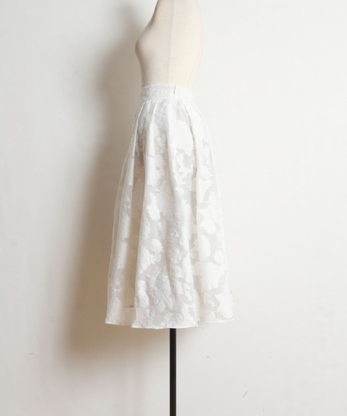 tocco closet(トッコ クローゼット)の「オーガンジージャガードタックフレアスカート≪tocco closet luxe≫(スカート・レディース・オフホワイト/ブラック/ネイビー・M)」の18枚目の写真