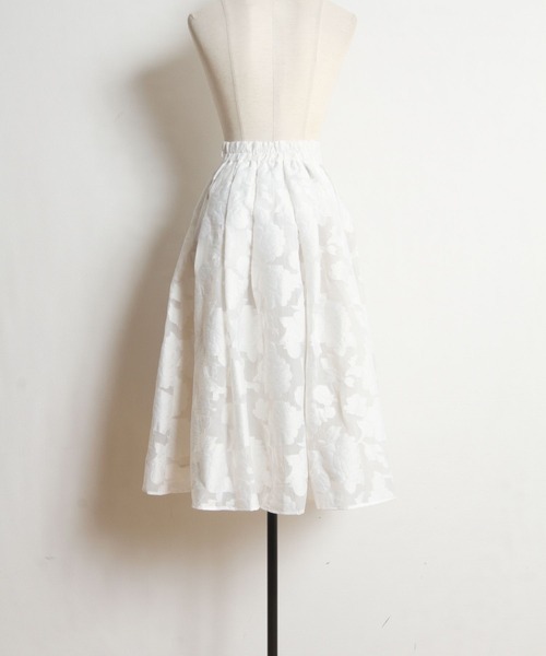 tocco closet(トッコ クローゼット)の「オーガンジージャガードタックフレアスカート≪tocco closet luxe≫(スカート・レディース・オフホワイト/ブラック/ネイビー・M)」の15枚目の写真