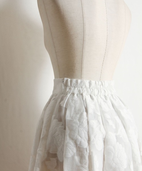 tocco closet(トッコ クローゼット)の「オーガンジージャガードタックフレアスカート≪tocco closet luxe≫(スカート・レディース・オフホワイト/ブラック/ネイビー・M)」の12枚目の写真