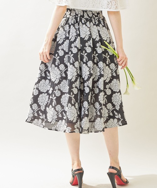 tocco closet(トッコ クローゼット)の「オーガンジージャガードタックフレアスカート≪tocco closet luxe≫(スカート・レディース・オフホワイト/ブラック/ネイビー・M)」の14枚目の写真