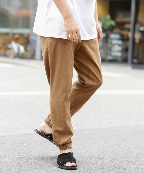 URBAN RESEARCH（アーバンリサーチ）の「リネンイージージョガーパンツ（その他パンツ・メンズ・カーキ/ネイビー/ライトベージュ/ブラウン・LARGE/MEDIUM）」の2枚目の写真