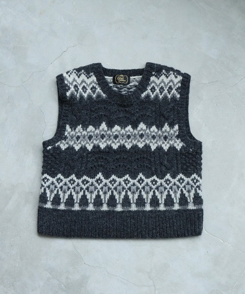cardo fabrica（カルドファブリカ）の「ケーブル×編み込み柄ハンドニットベスト（ベスト・レディース・チャコールグレー・FREE）」の2枚目の写真