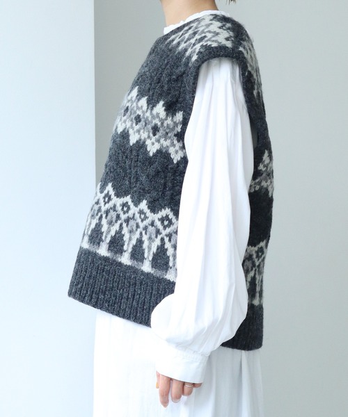 cardo fabrica（カルドファブリカ）の「ケーブル×編み込み柄ハンド