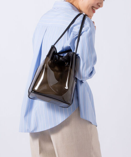 NOLLEY’S（ノーリーズ）の「PVCクリア巾着（ショルダーバッグ・レディース・ブラック/ブラウン・FREE）」の6枚目の写真