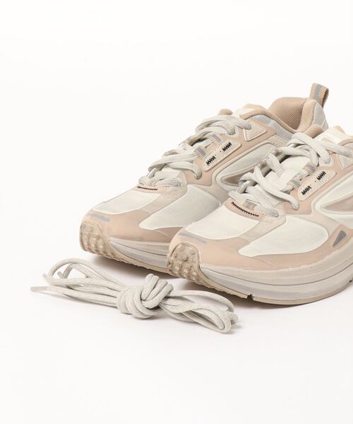 FILA(フィラ)の「【FILA】PROJECT 7 CURVELET(スニーカー・メンズ・ホワイト/ベージュ・26cm/27cm/23cm/25cm)」の3枚目の写真
