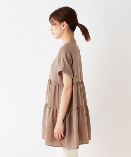 SHOO・LA・RUE（シューラルー）の「◆バンドカラーティアードブラウス（シャツ/ブラウス・レディース・ブラック/ダークブラウン/オフホワイト・02/03/04）」の4枚目の写真