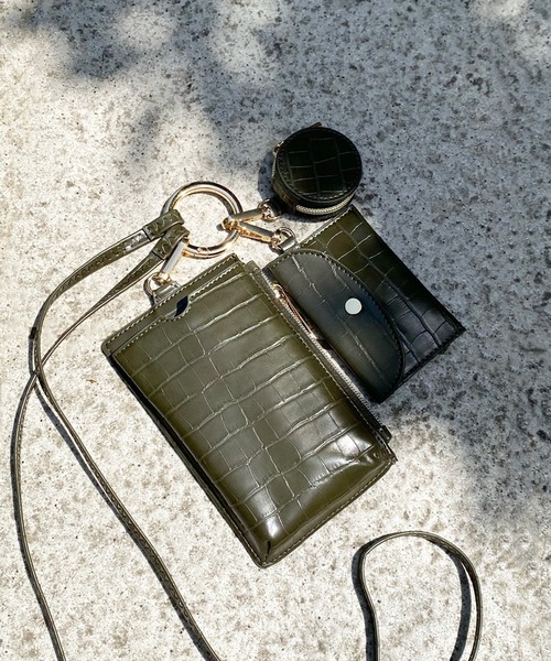 DouDou（ドゥドゥ）の「型押しマルチスマホショルダー（ショルダーバッグ・レディース・ブラック/グレイッシュベージュ/カーキ/ピンク・FREE）」の4枚目の写真