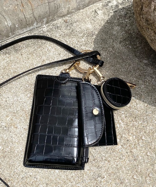 DouDou（ドゥドゥ）の「型押しマルチスマホショルダー（ショルダーバッグ・レディース・ブラック/グレイッシュベージュ/カーキ/ピンク・FREE）」の2枚目の写真