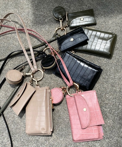 DouDou（ドゥドゥ）の「型押しマルチスマホショルダー（ショルダーバッグ・レディース・ブラック/グレイッシュベージュ/カーキ/ピンク・FREE）」の9枚目の写真