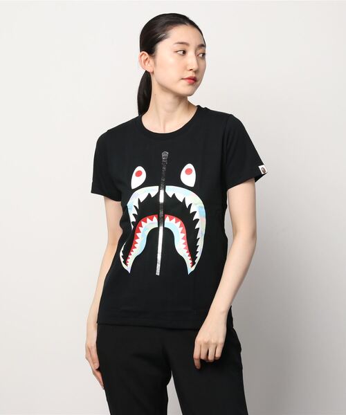 A BATHING APE（アベイシングエイプ）の「PASTEL MULTI CAMO SHARK TEE L（Tシャツ/カットソー・レディース・ホワイト×ピンク/ホワイト×グリーン/ブラック×ピンク/ブラック×グリーン・MEDIUM/SMALL/X-SMALL）」の4枚目の写真