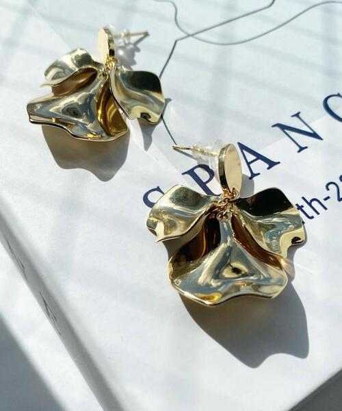 INGNI（イング）の「フラワーモチーフピアス（ピアス（両耳用）・レディース・ゴールド・ONE SIZE）」の6枚目の写真