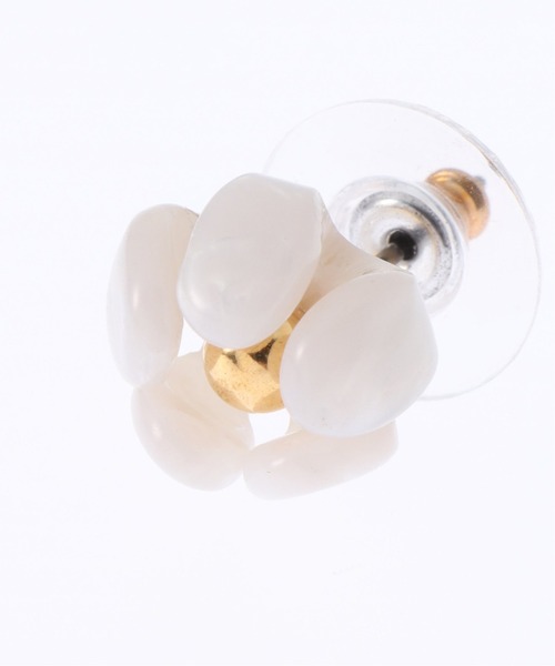 Charles Chaton（シャルルシャトン）の「LELE SADOUGHI BUTTERCUP STUD pierce（ピアス（両耳用）・レディース・ホワイト/ゴールド・FREE）」の15枚目の写真