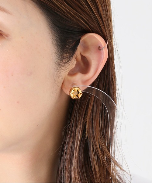 Charles Chaton（シャルルシャトン）の「LELE SADOUGHI BUTTERCUP STUD pierce（ピアス（両耳用）・レディース・ホワイト/ゴールド・FREE）」の9枚目の写真