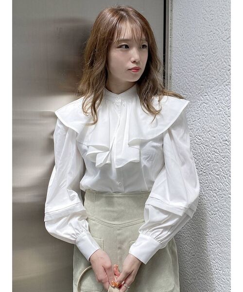 dazzlin（ダズリン）の「ビッグカラー付ボリュームブラウス（シャツ/ブラウス・レディース・オフホワイト/ベージュ/その他1・FREE）」の2枚目の写真