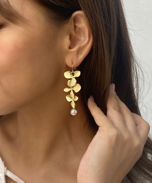 emouv by est（エモーヴバイエスト）の「emouv by est トキワナズナピアス（ピアス（両耳用）・レディース・ゴールド/シルバー・FREE）」の3枚目の写真