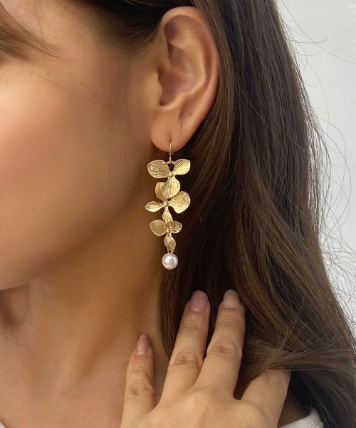 emouv by est（エモーヴバイエスト）の「emouv by est トキワナズナピアス（ピアス（両耳用）・レディース・ゴールド/シルバー・FREE）」の4枚目の写真